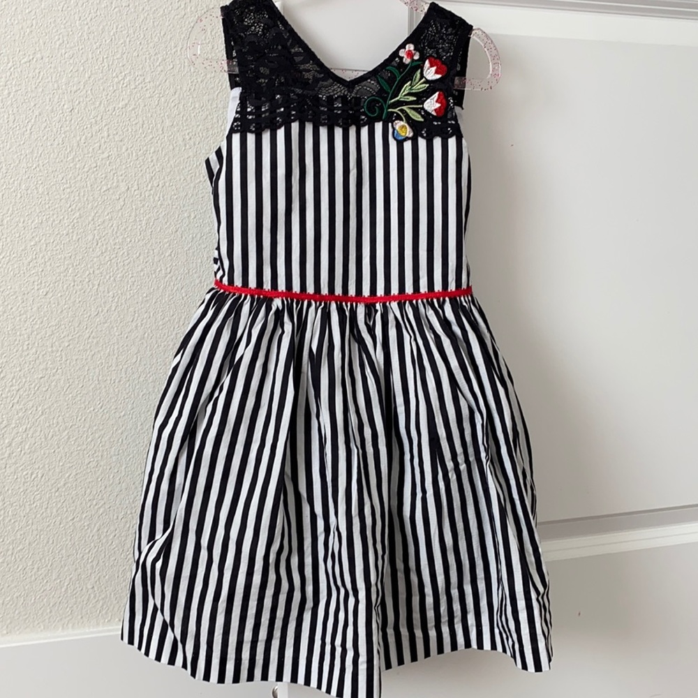 Black and white fashion 5T girl used dress